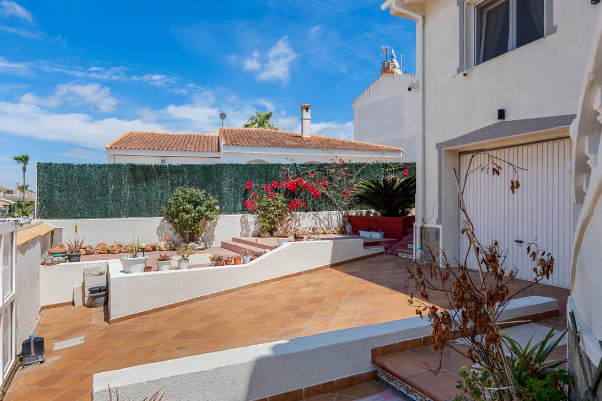 Detached luxury villa with 6 bedrooms, a private pool, and a separate apartment in Benijofar