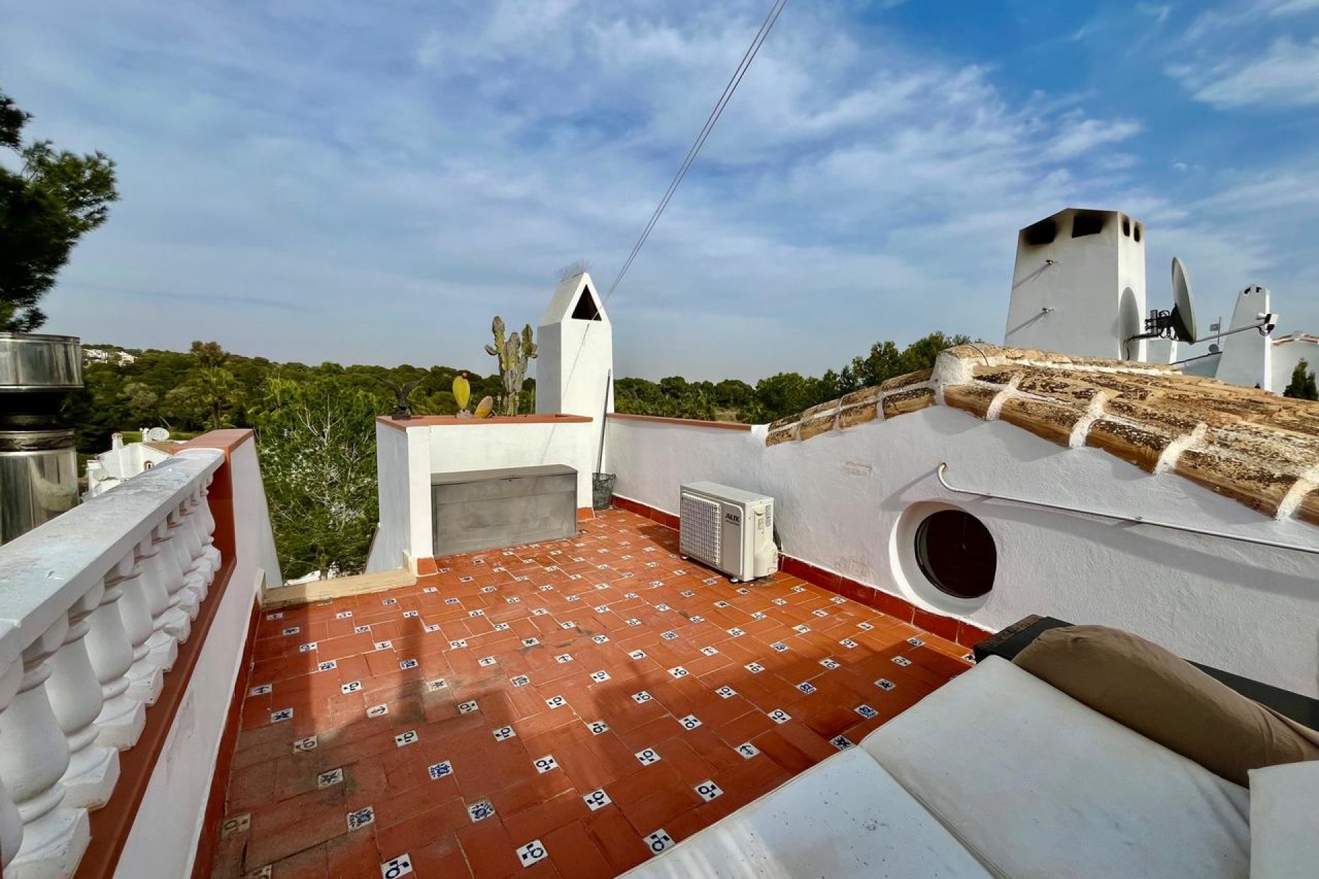 Detached villa in Villamartín with a pool, golf course views, and 4 bedrooms