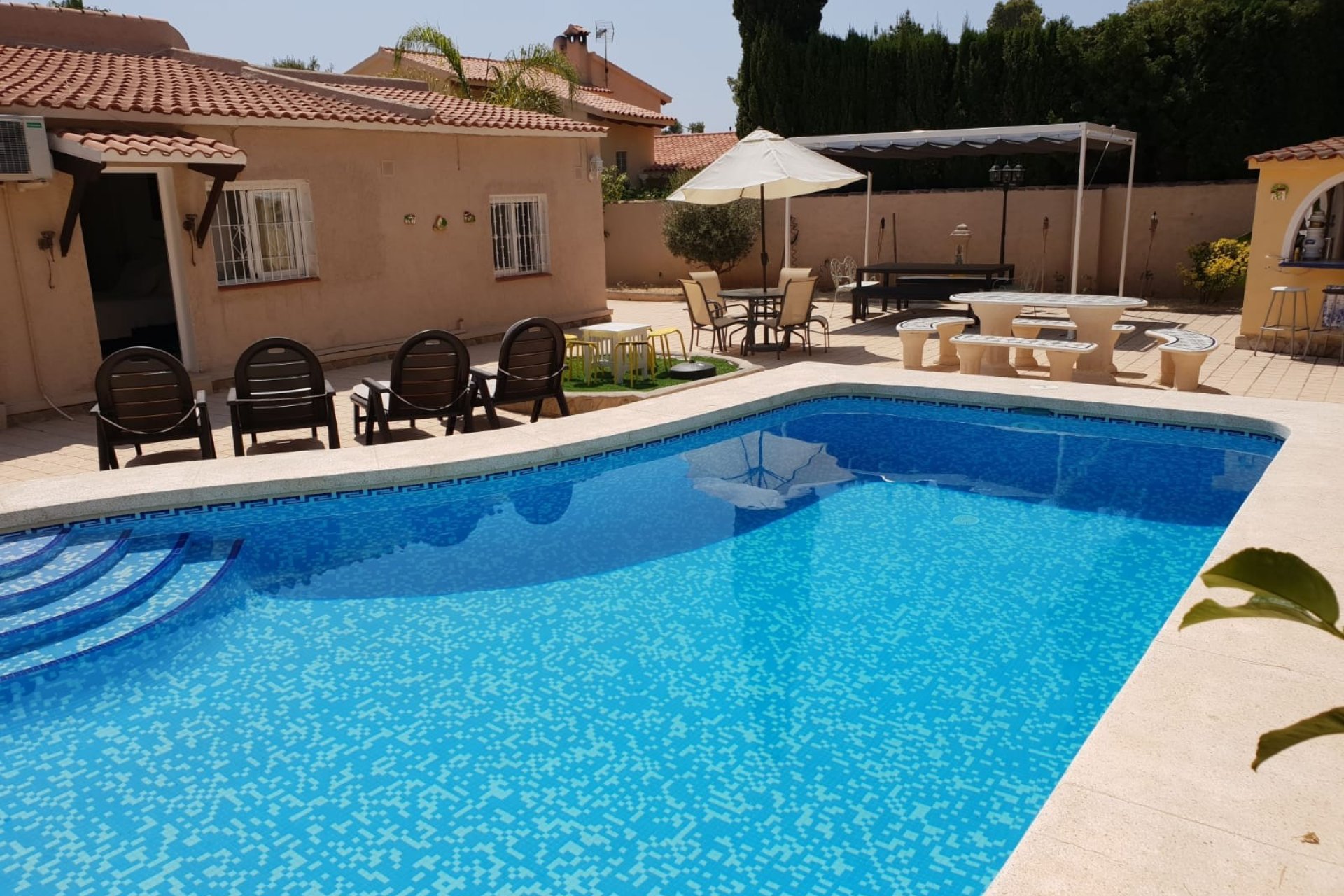 Detached villa with private pool and garden in quiet Alfaz del Pi, 3 bedrooms