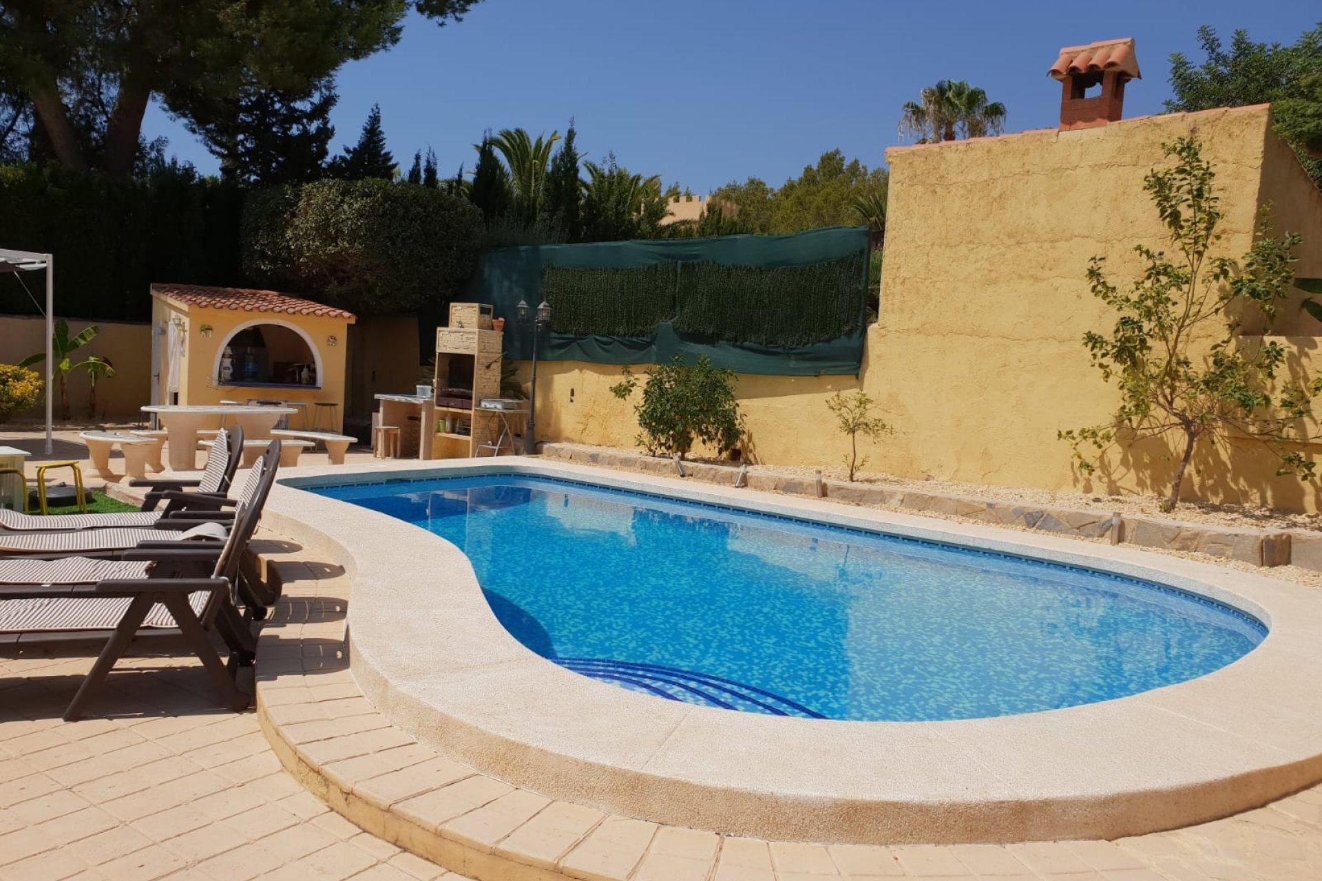 Detached villa with private pool and garden in quiet Alfaz del Pi, 3 bedrooms