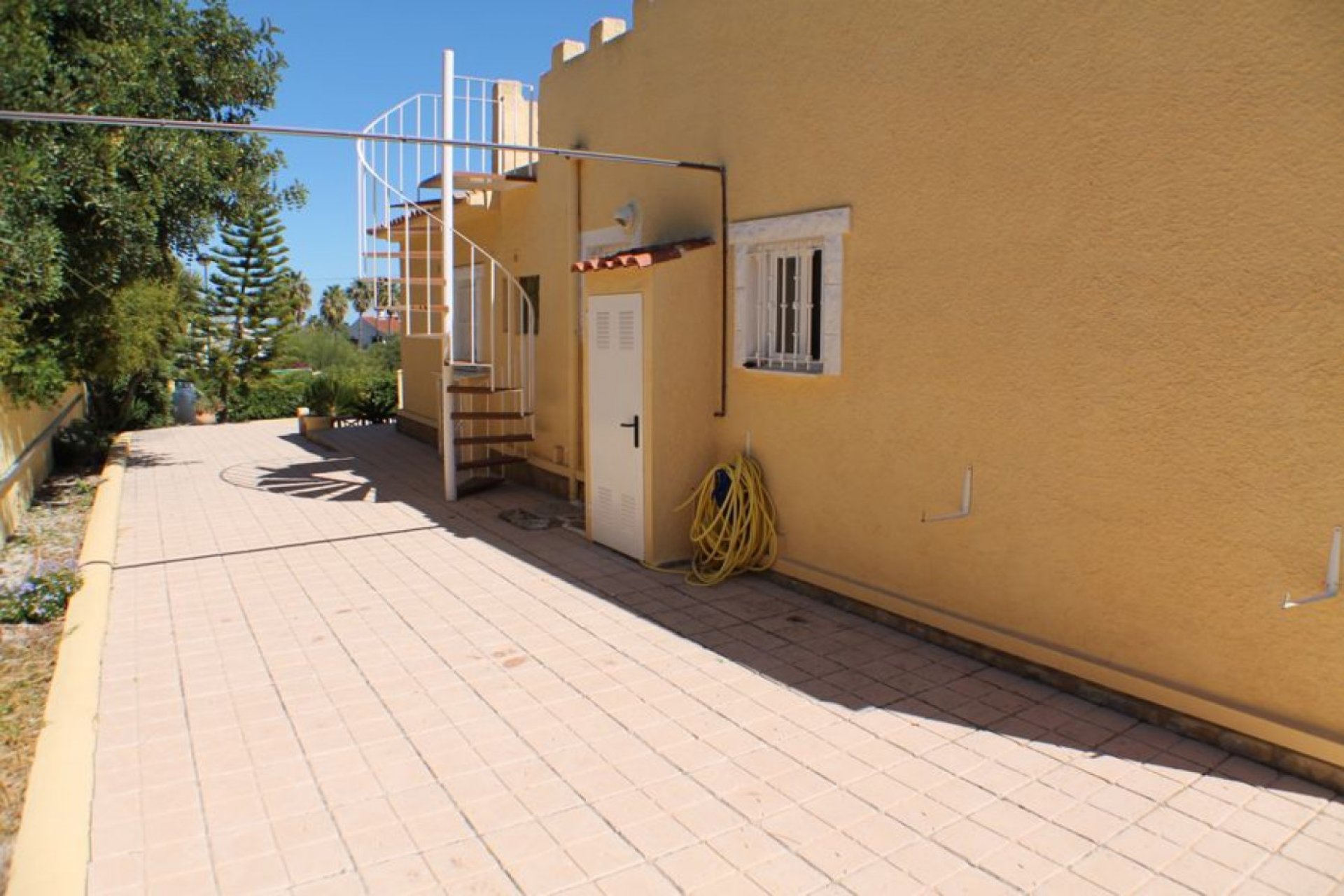 Detached villa with private pool and garden in quiet Alfaz del Pi, 3 bedrooms