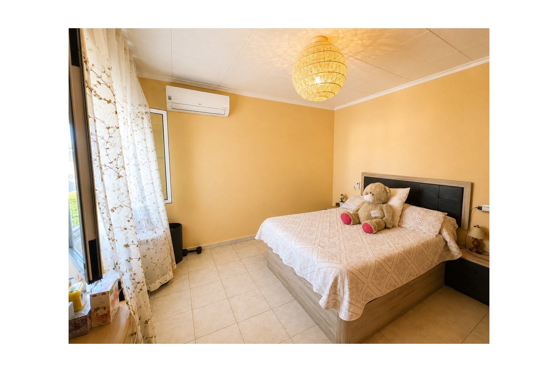 Detached villa with private pool in Torrevieja, 5 bedrooms
