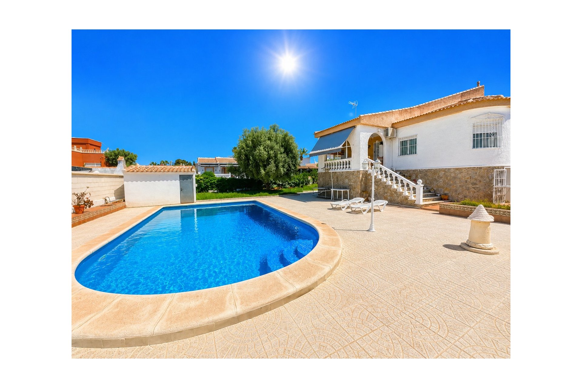 Detached villa with private pool in Torrevieja, 5 bedrooms
