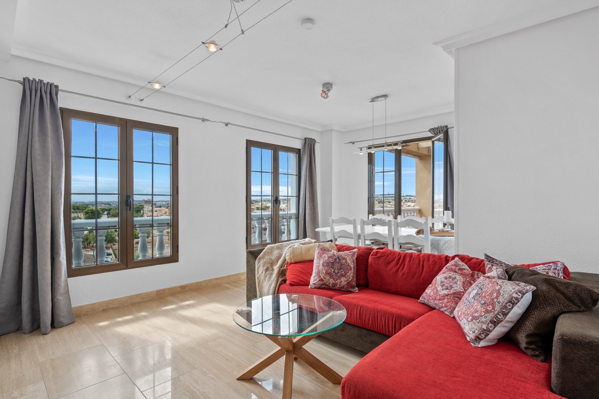 Duplex-penthouse met zeezicht en zwembad in Punta Prima, Torrevieja, 700m van strand