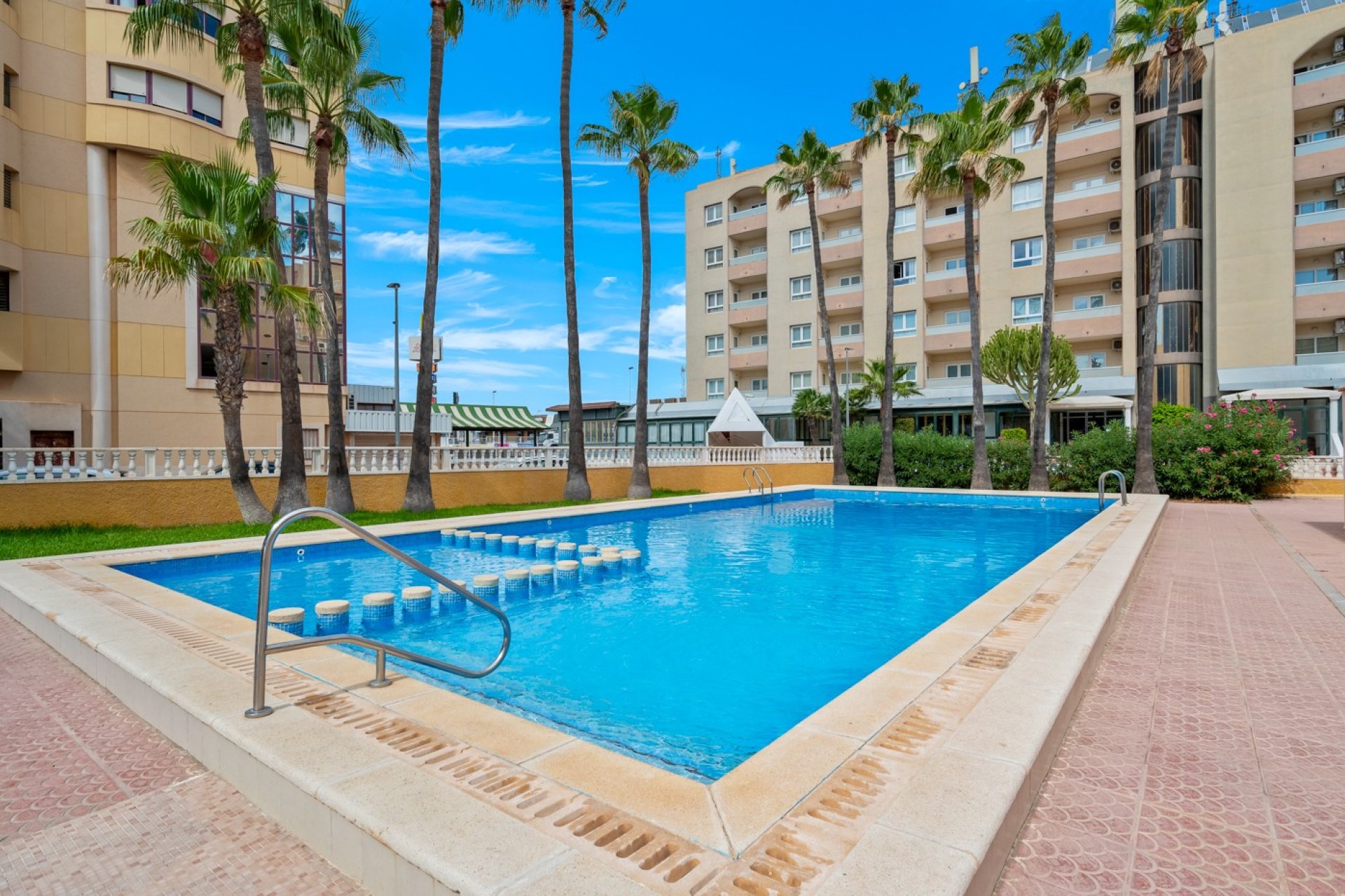 Duplex-penthouse met zeezicht en zwembad in Punta Prima, Torrevieja, 700m van strand