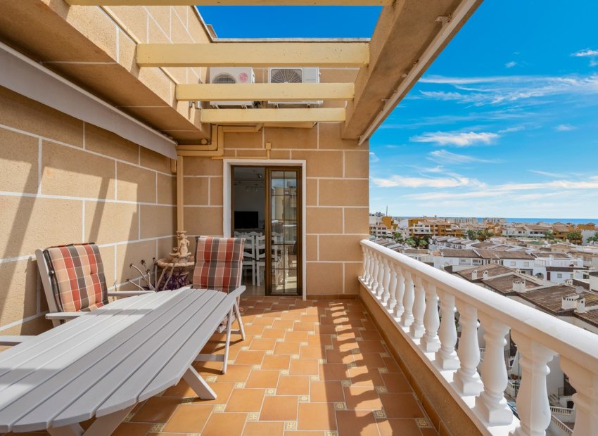 Duplex penthouse with ocean views and a pool in Punta Prima, Torrevieja, 700 meters from the beach