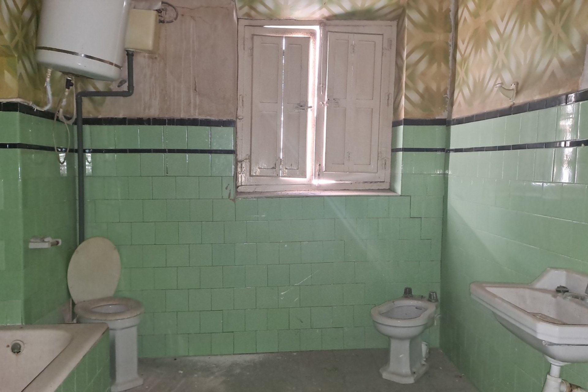 Edificio histórico único en Orihuela con potencial de inversión y vistas a la montaña