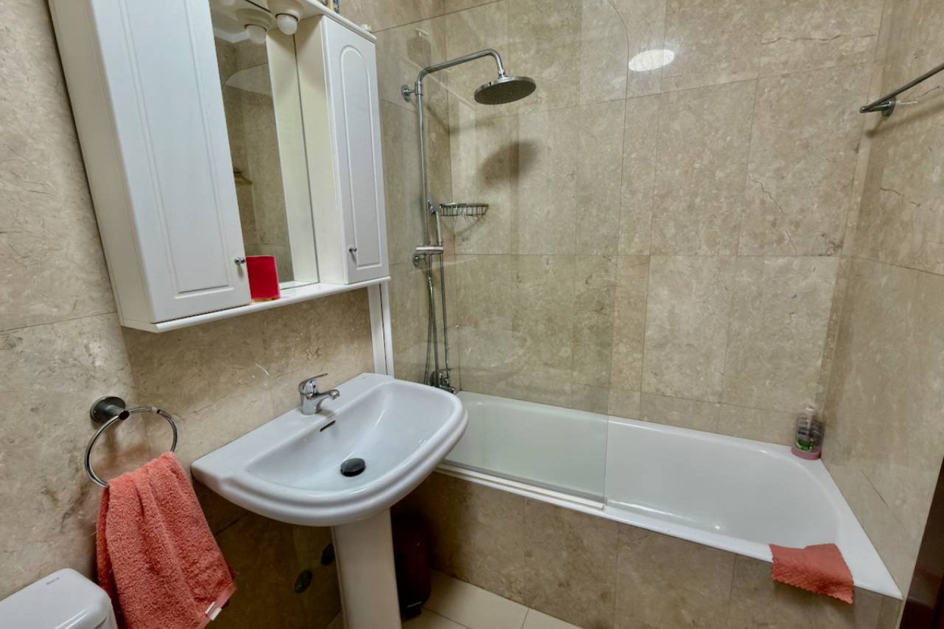 ﻿Elegant 2-bedroom apartment in Ciudad Quesada with a pool and garden