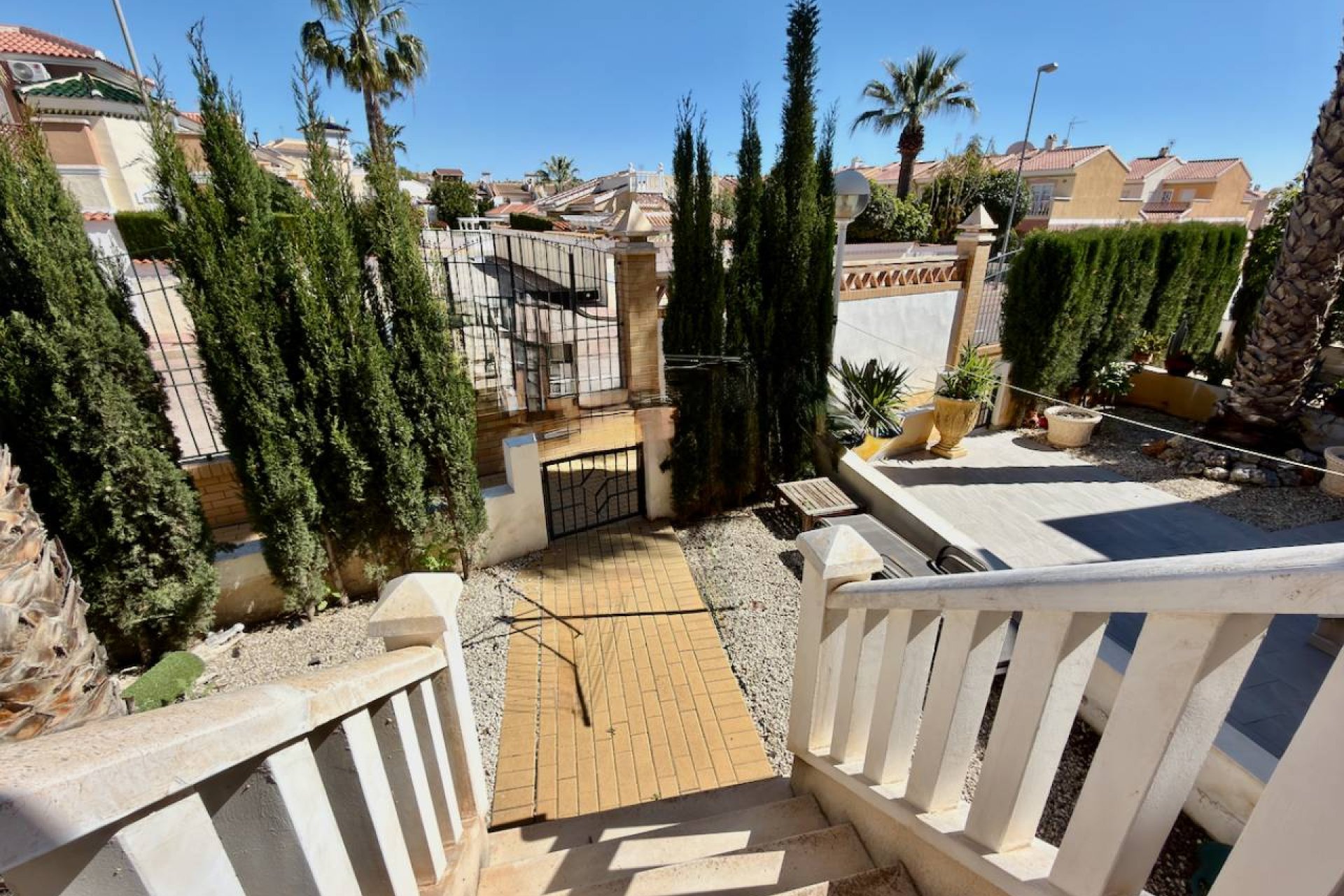 ﻿Elegant 2-bedroom apartment in Ciudad Quesada with a pool and garden