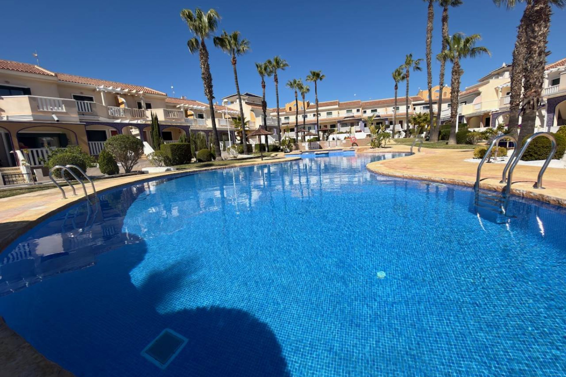 ﻿Elegant 2-bedroom apartment in Ciudad Quesada with a pool and garden
