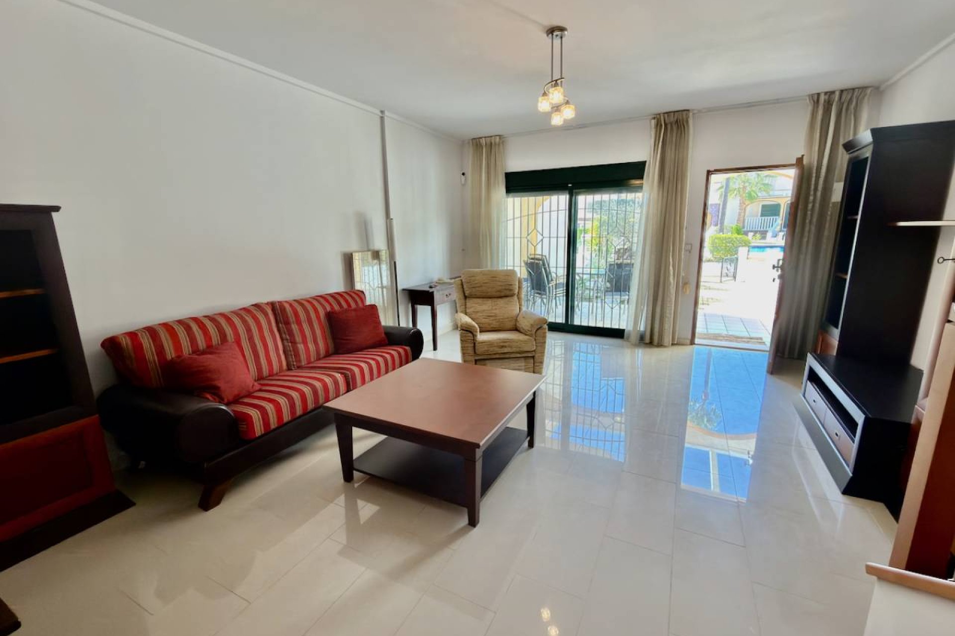 Elegant 3-bedroom townhouse with a garden and shared pool in Ciudad Quesada