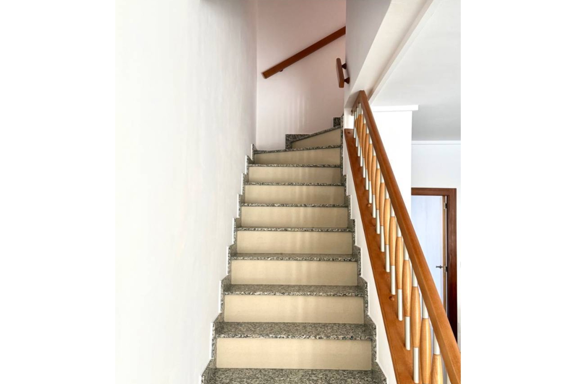 Elegant 3-bedroom townhouse with a garden and shared pool in Ciudad Quesada