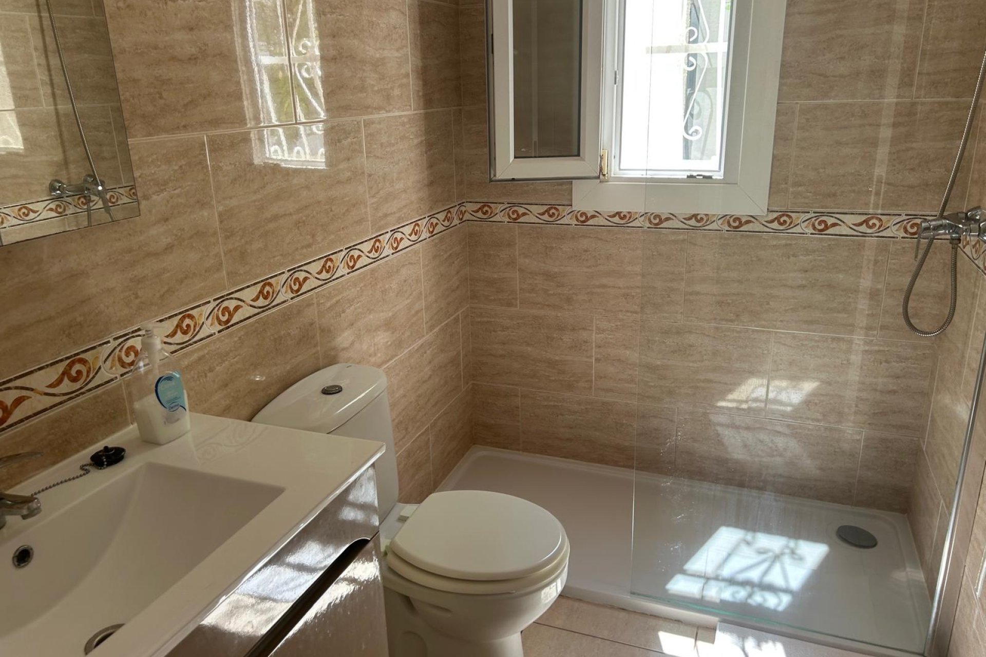 ﻿Elegante villa Sabina con piscina privada y 2 dormitorios en Ciudad Quesada