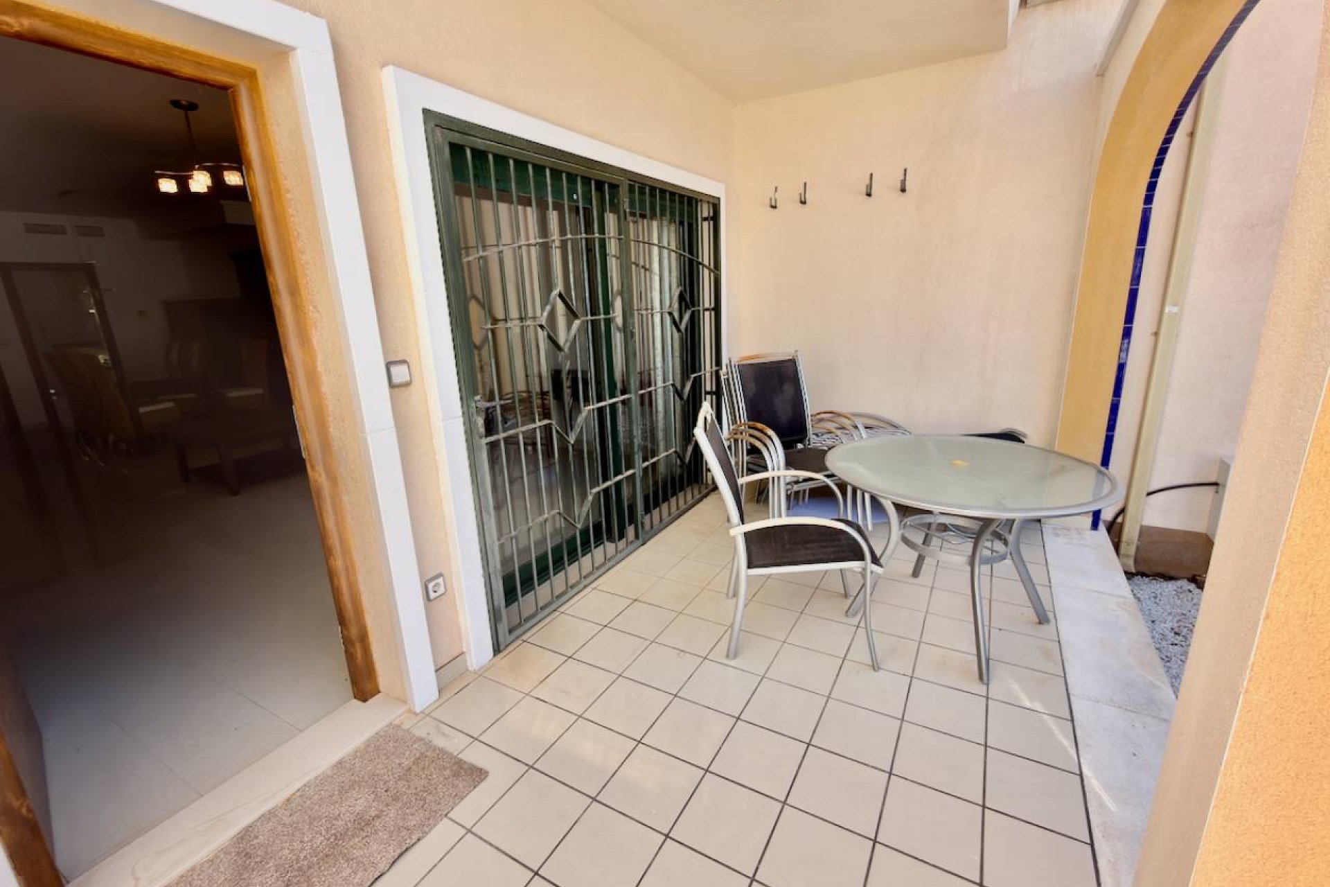 Elegante vivienda unifamiliar de 3 dormitorios con jardín y piscina comunitaria en Ciudad Quesada