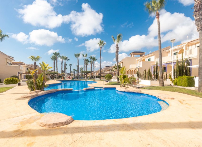 Encantadora casa adosada con piscina en Ciudad Quesada, 2 dormitorios