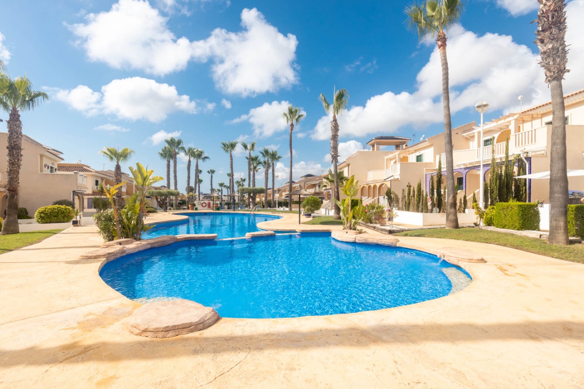 Encantadora casa adosada con piscina en Ciudad Quesada, 2 dormitorios