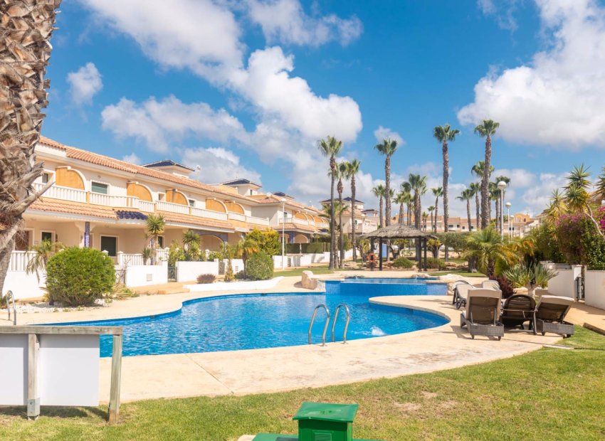 Encantadora casa adosada con piscina en Ciudad Quesada, 2 dormitorios