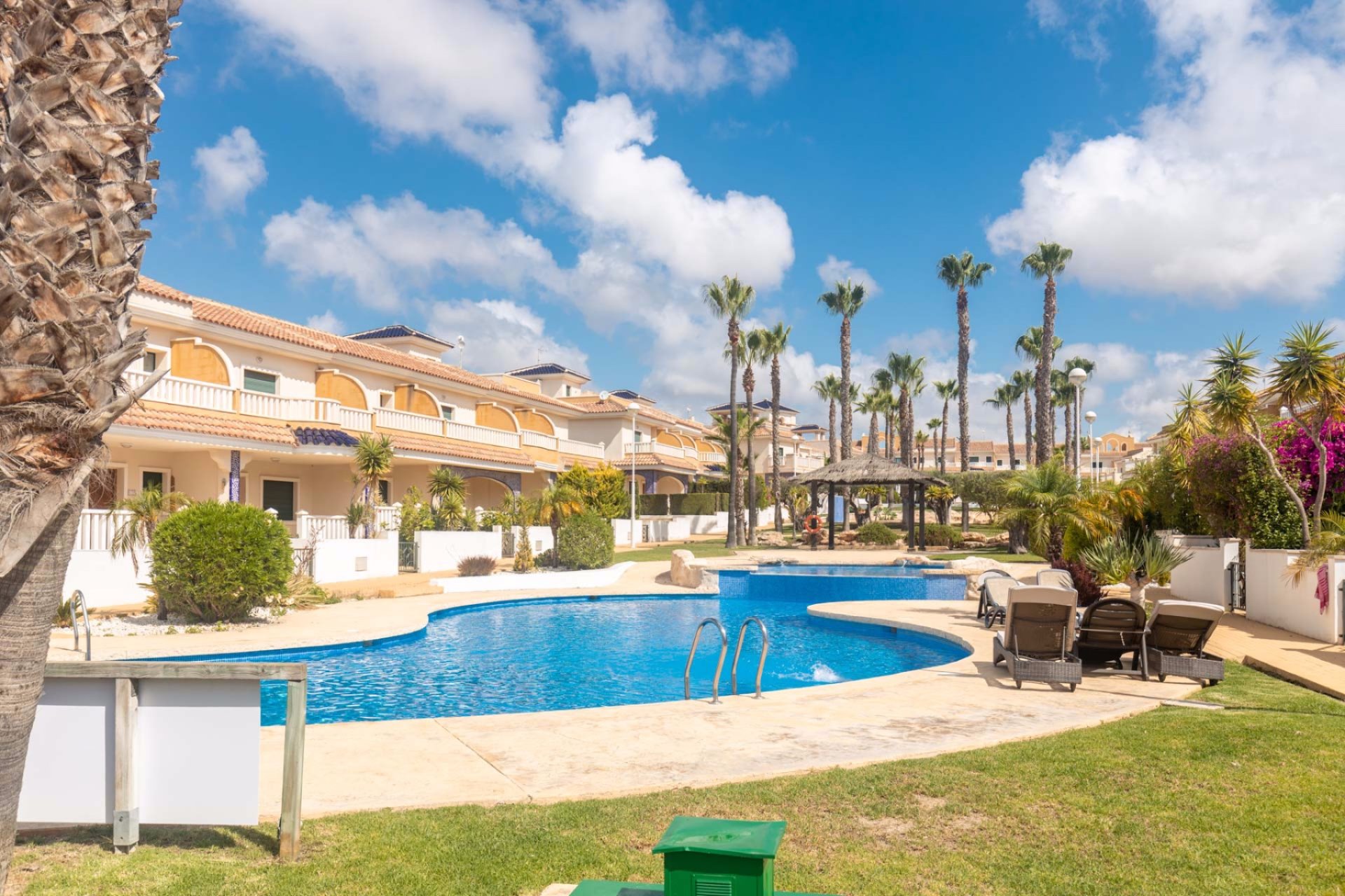 Encantadora casa adosada con piscina en Ciudad Quesada, 2 dormitorios