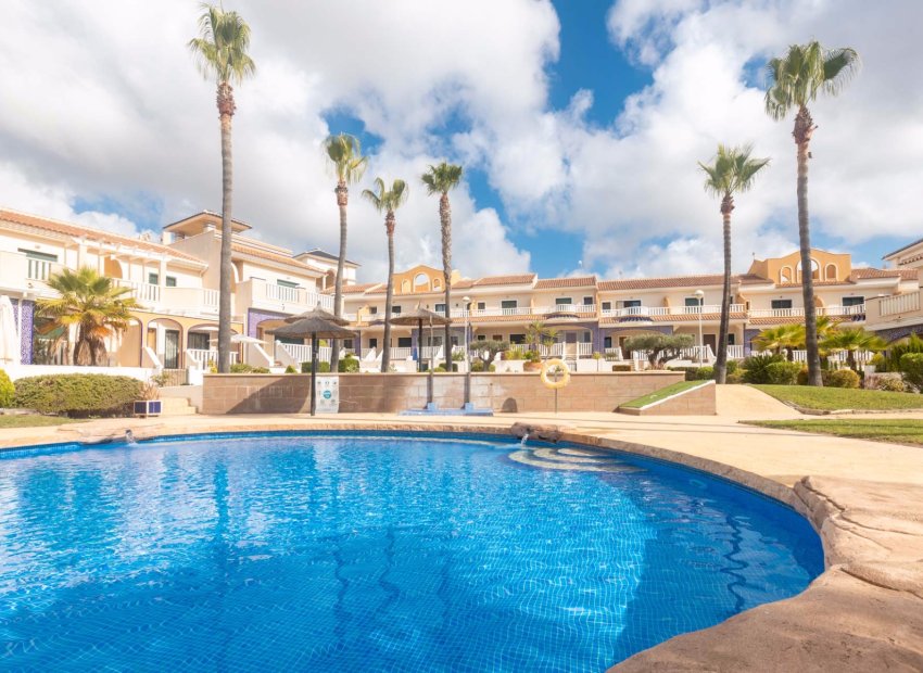 Encantadora casa adosada con piscina en Ciudad Quesada, 2 dormitorios