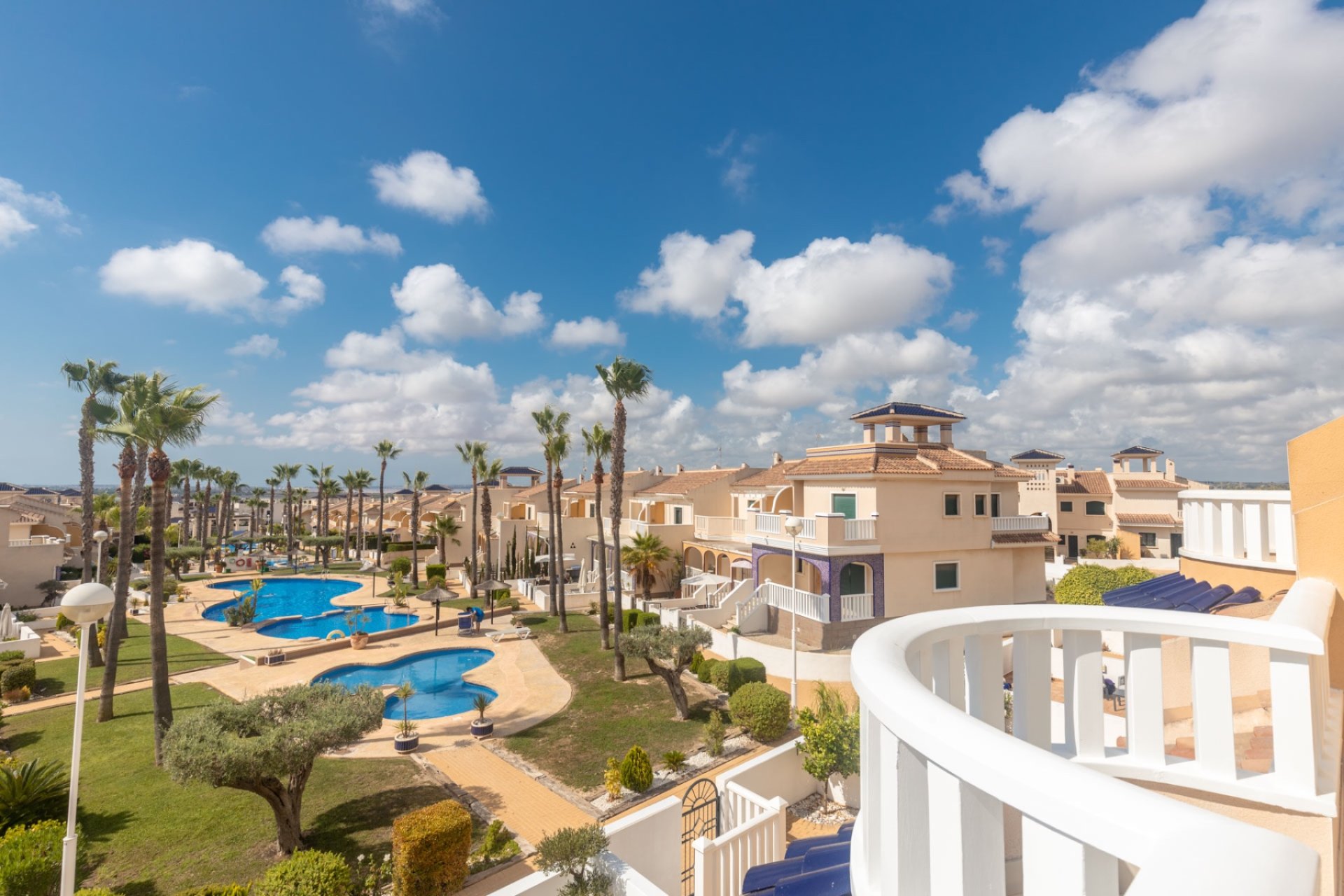 Encantadora casa adosada con piscina en Ciudad Quesada, 2 dormitorios