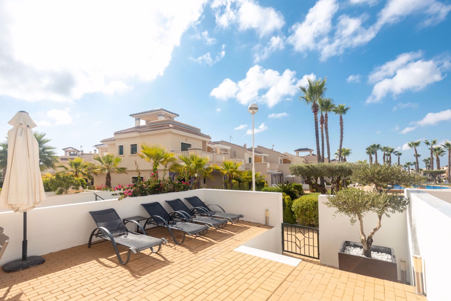 Encantadora casa adosada con piscina en Ciudad Quesada, 2 dormitorios