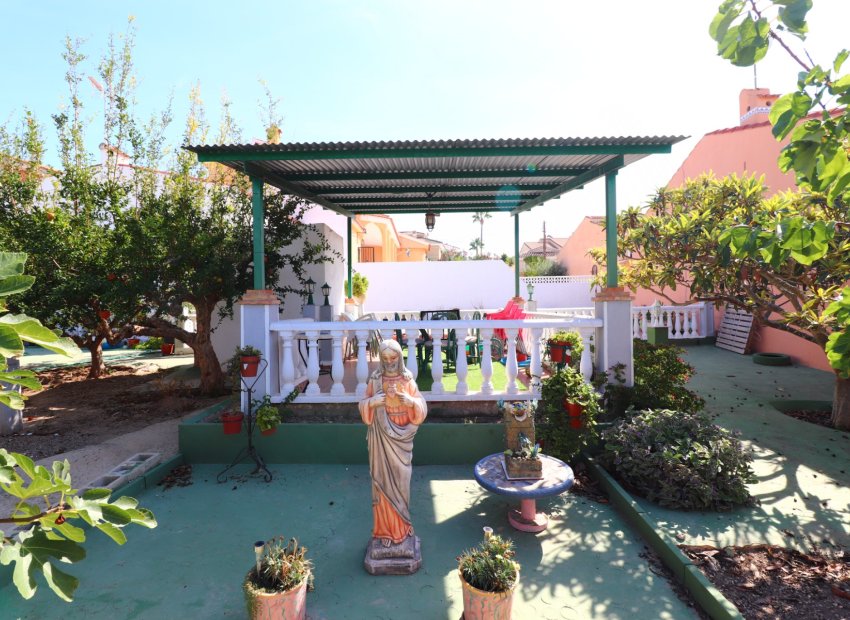 Encantadora casa adosada en Benijofar con piscina privada, jardín y 3 dormitorios