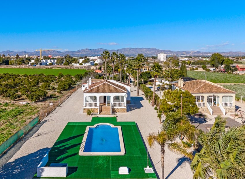 Encantadora casa de campo con casa de invitados, piscina y privacidad en Dolores, Costa Blanca