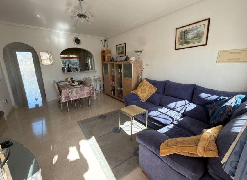 Encantadora villa en Ciudad Quesada con 3 dormitorios, jardín privado y piscina