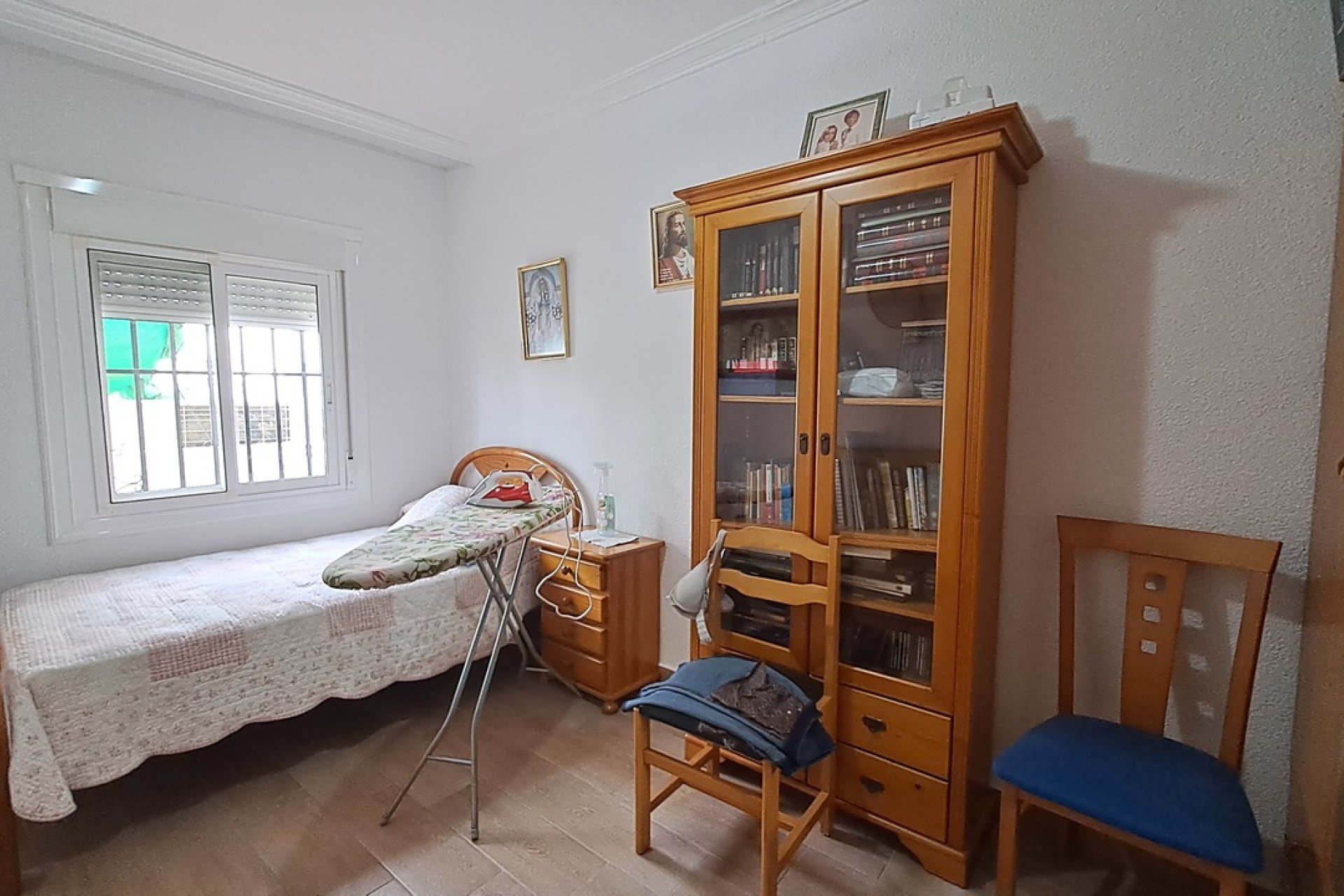 Encantadora vivienda con negocio y vistas a la montaña en Benijófar