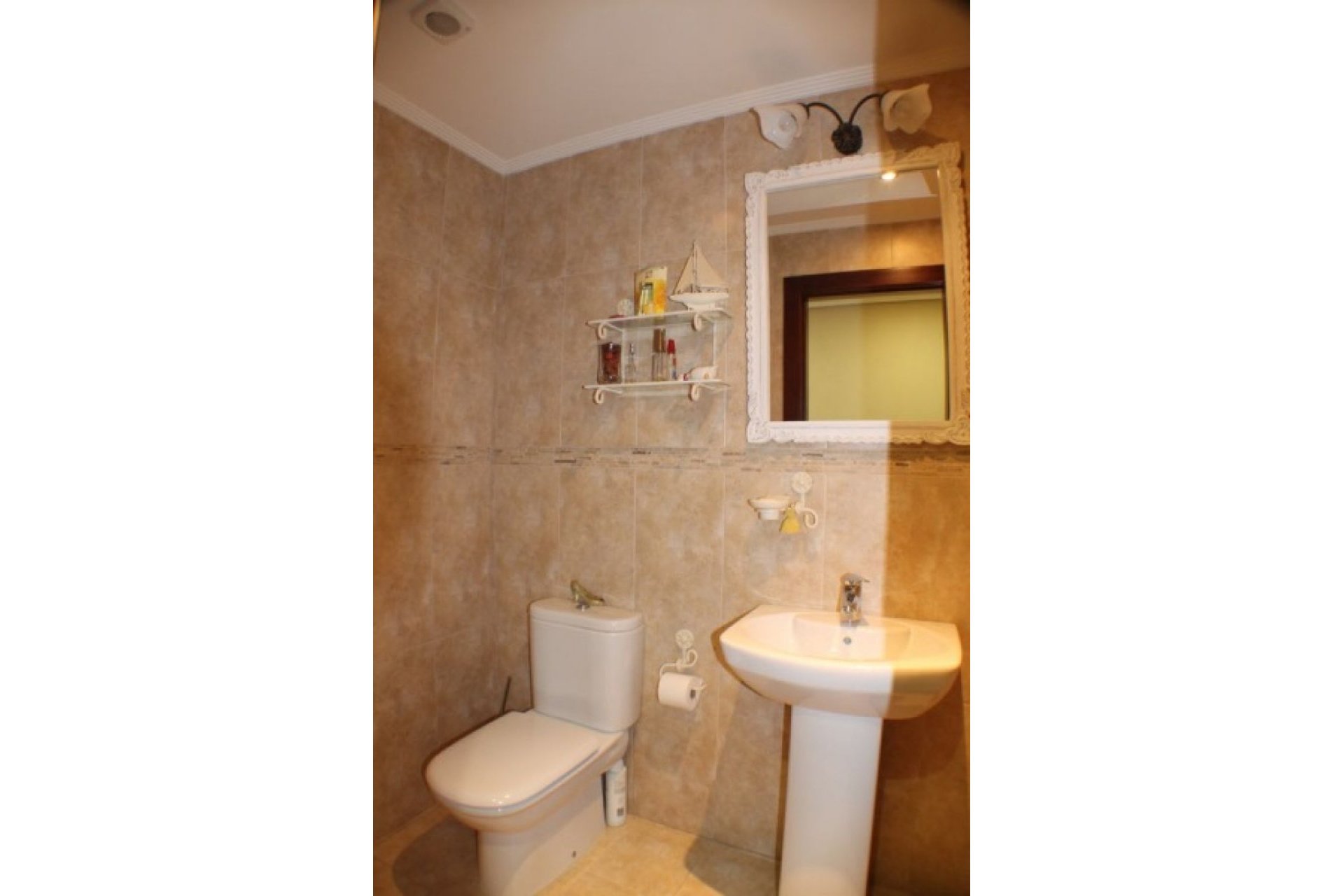 Espectacular villa con apartamentos para invitados y piscina privada en Alfaz del Pi