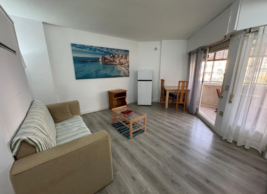 Estudio - Reventa -
            Torrevieja - ST-66271