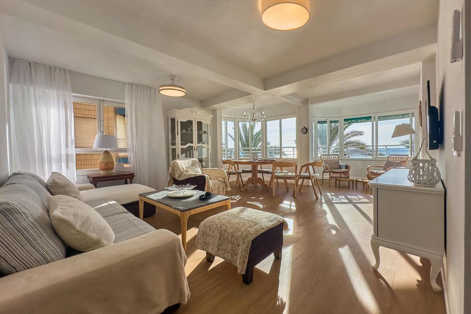 Exclusief gerenoveerd 3-slaapkamerappartement met zeezicht in Torrevieja