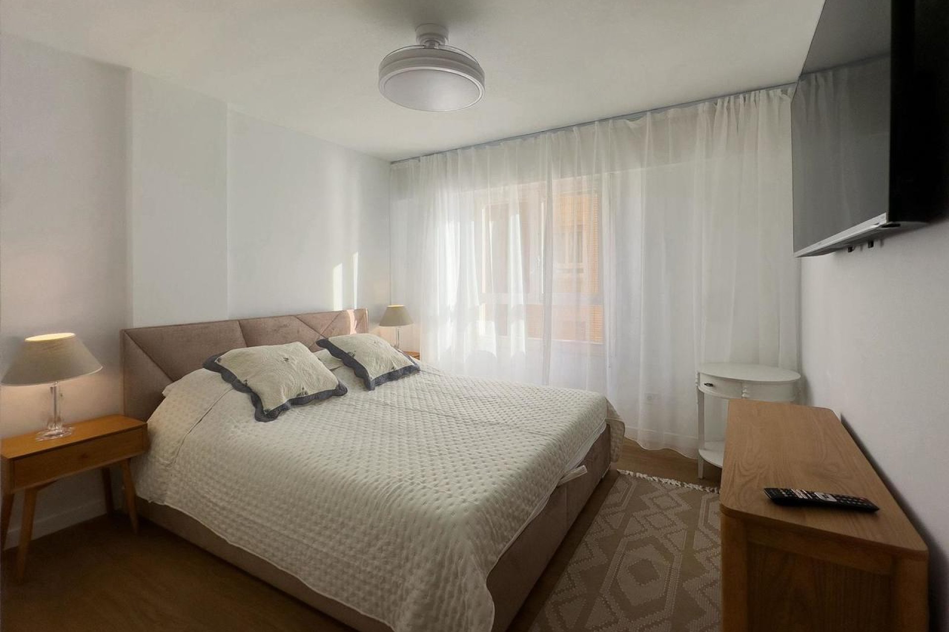 Exclusief gerenoveerd 3-slaapkamerappartement met zeezicht in Torrevieja
