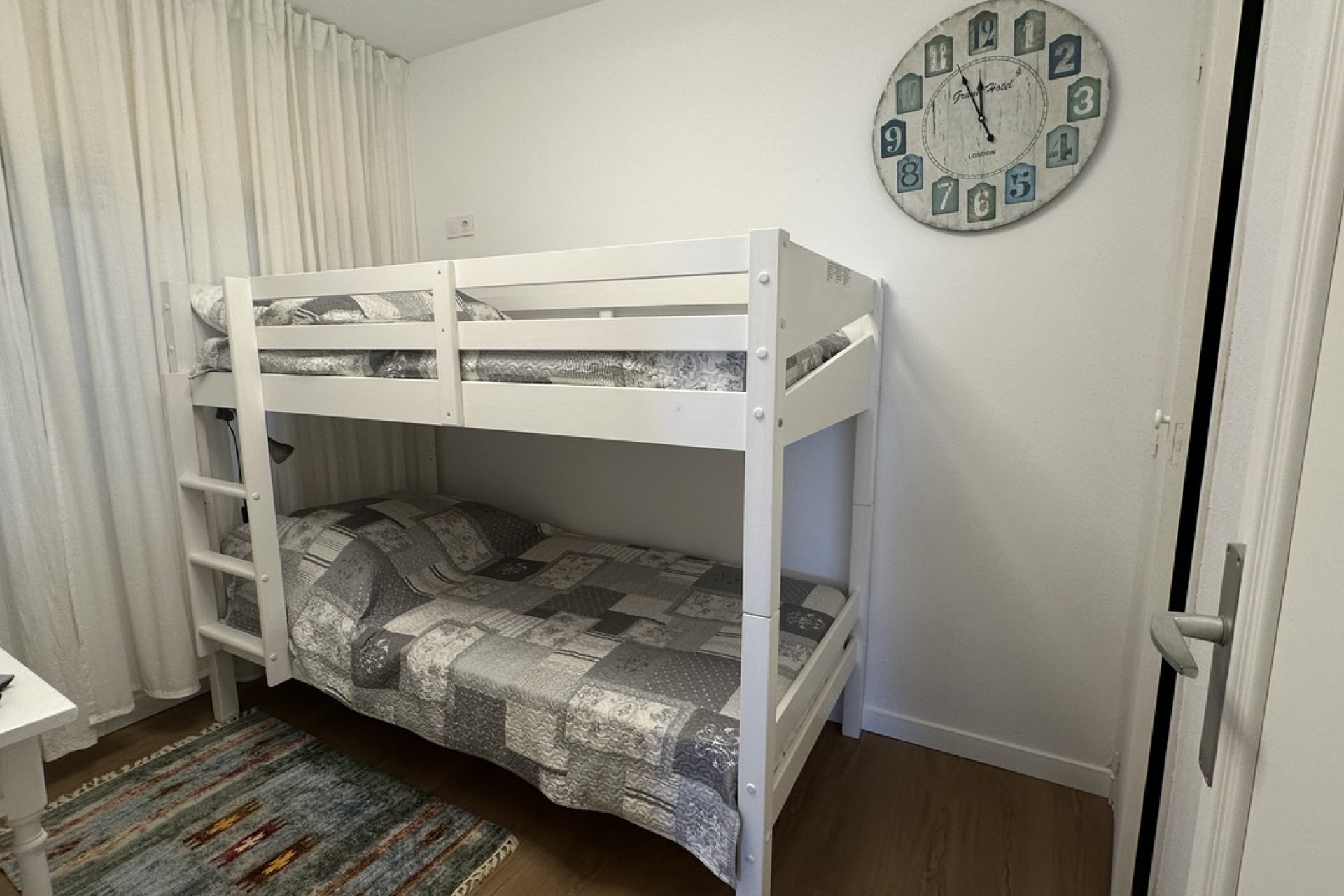 Exclusief gerenoveerd 3-slaapkamerappartement met zeezicht in Torrevieja