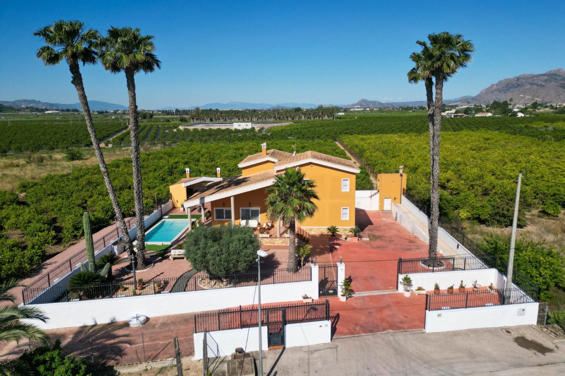 Exclusieve finca in Orihuela met privézwembad en garage