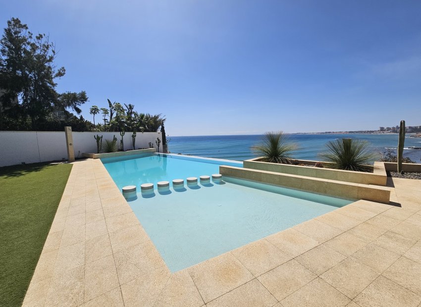 Exclusieve villa aan zee in Cabo Roig met panoramisch uitzicht en privézwembad