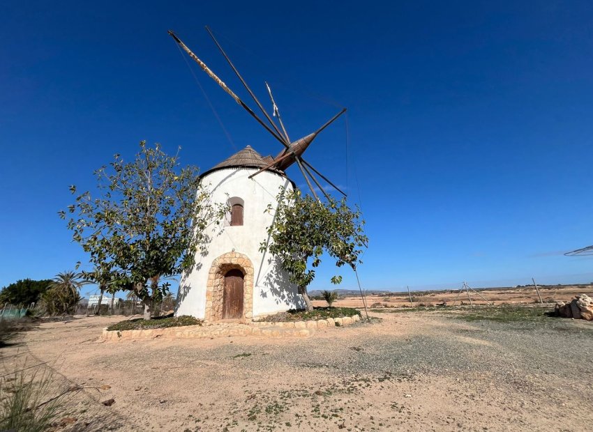 Exclusiva casa de campo en Torre-Pacheco con piscina, 6 dormitorios y vistas al campo de golf
