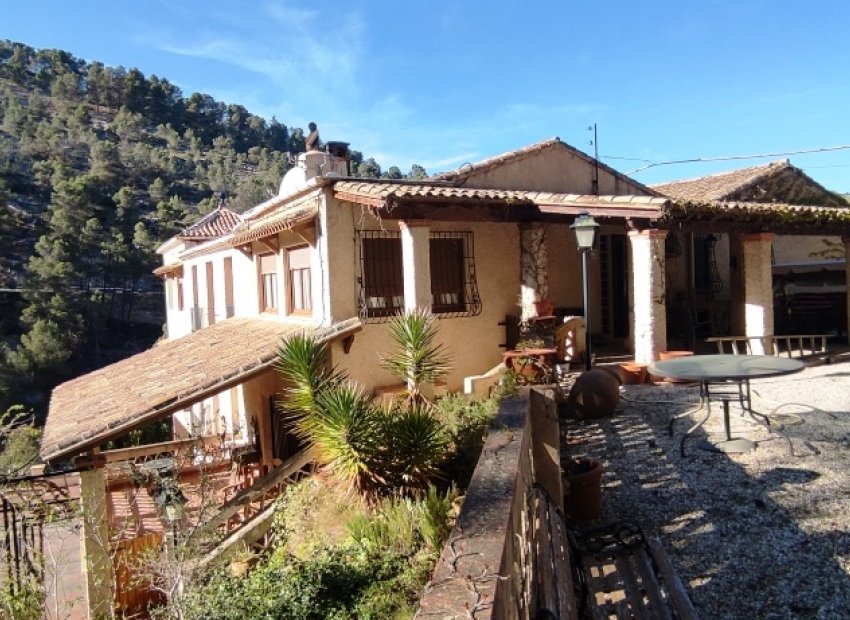 Exclusive 19th-century finca in Alcoy with 10 bedrooms and a private pool