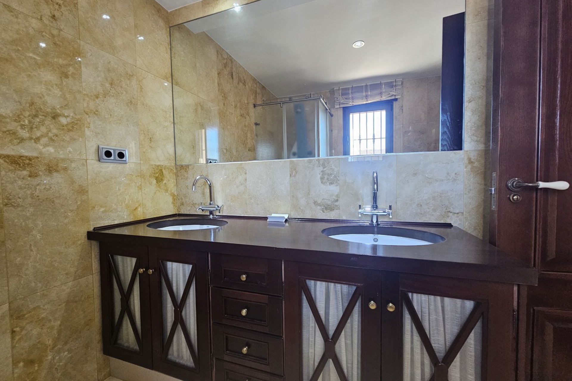 Exclusive 5-bedroom villa with a private pool in La Manga Club, Spain