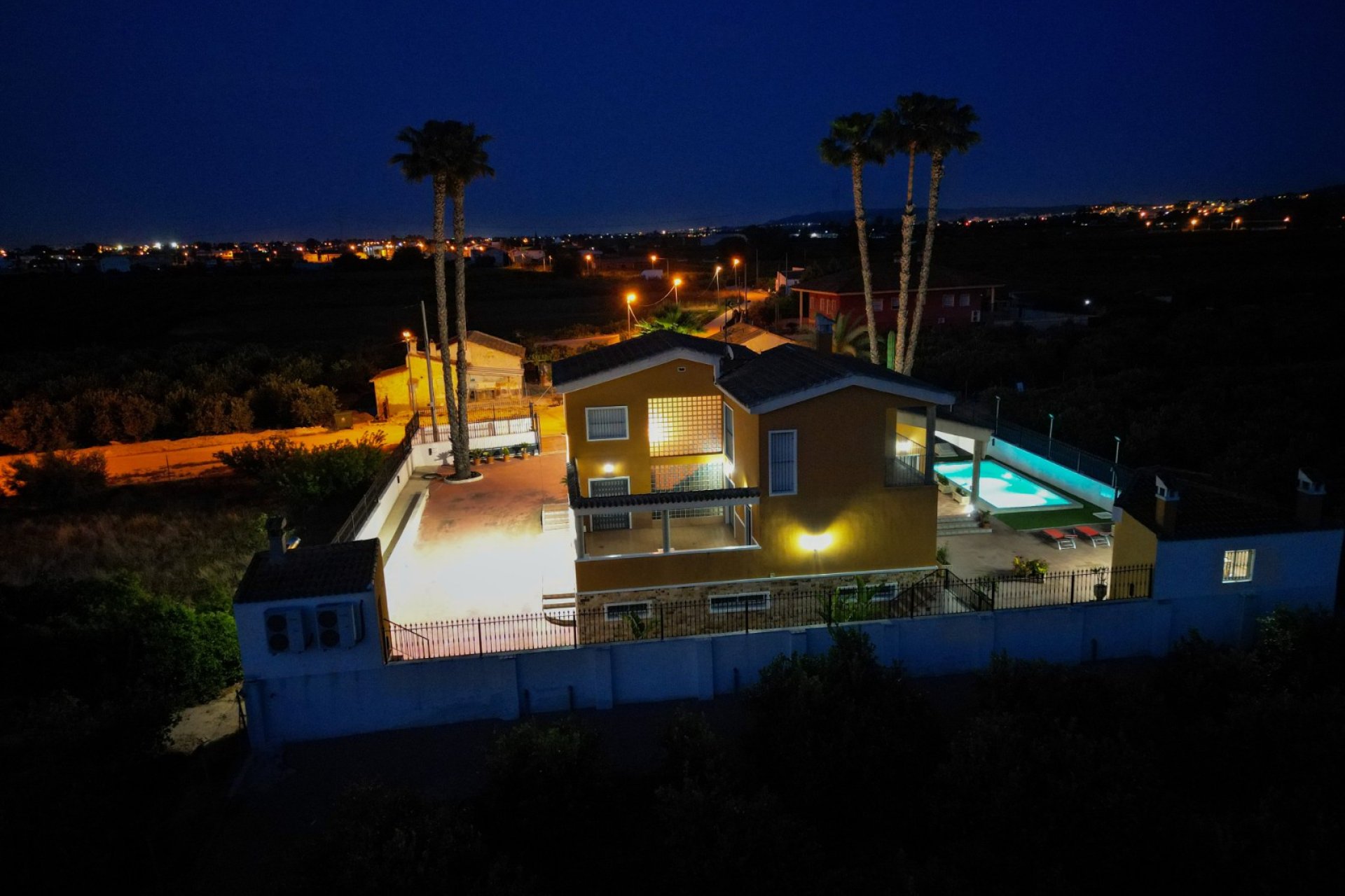 Exclusive finca in Orihuela with private pool and garage