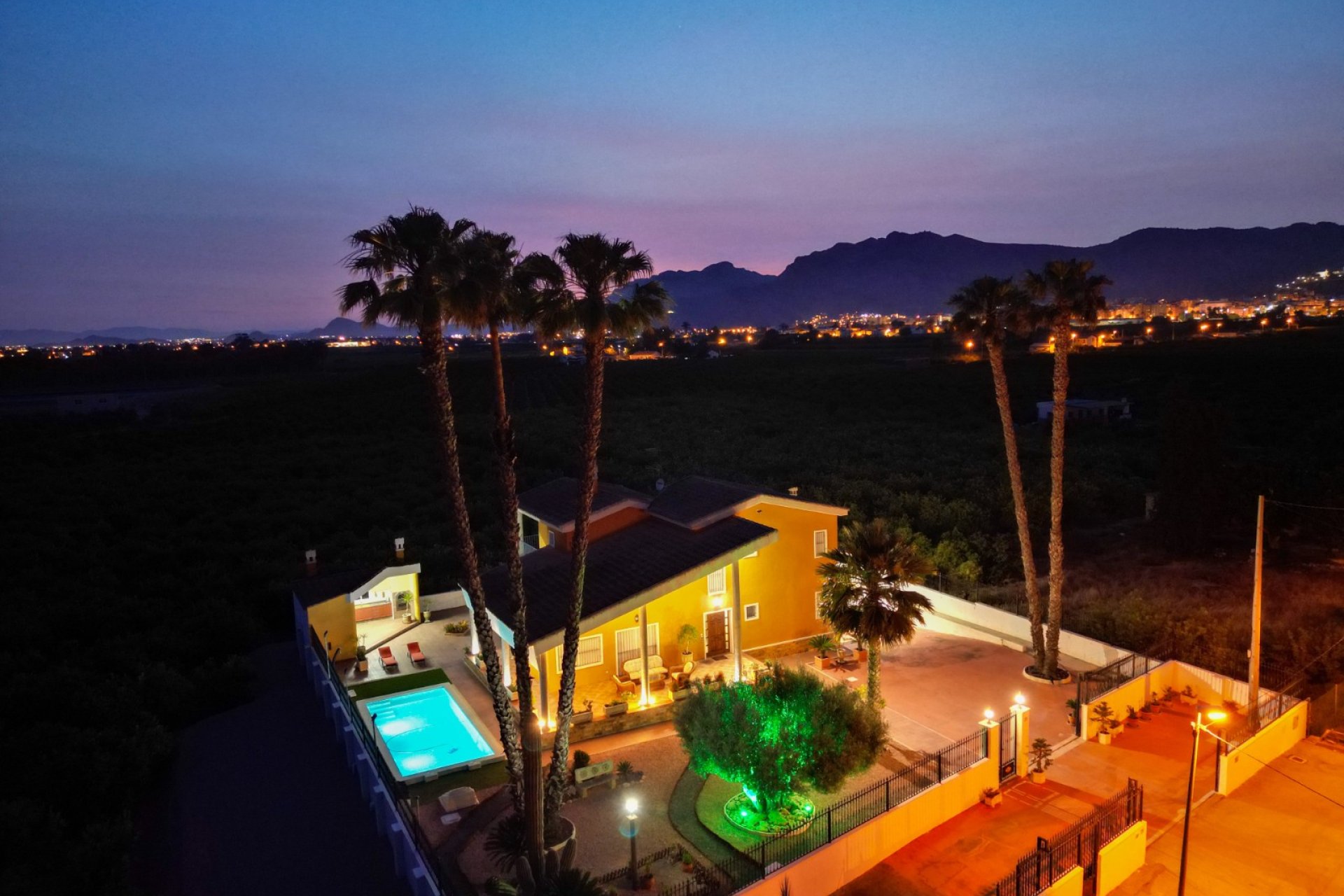 Exclusive finca in Orihuela with private pool and garage