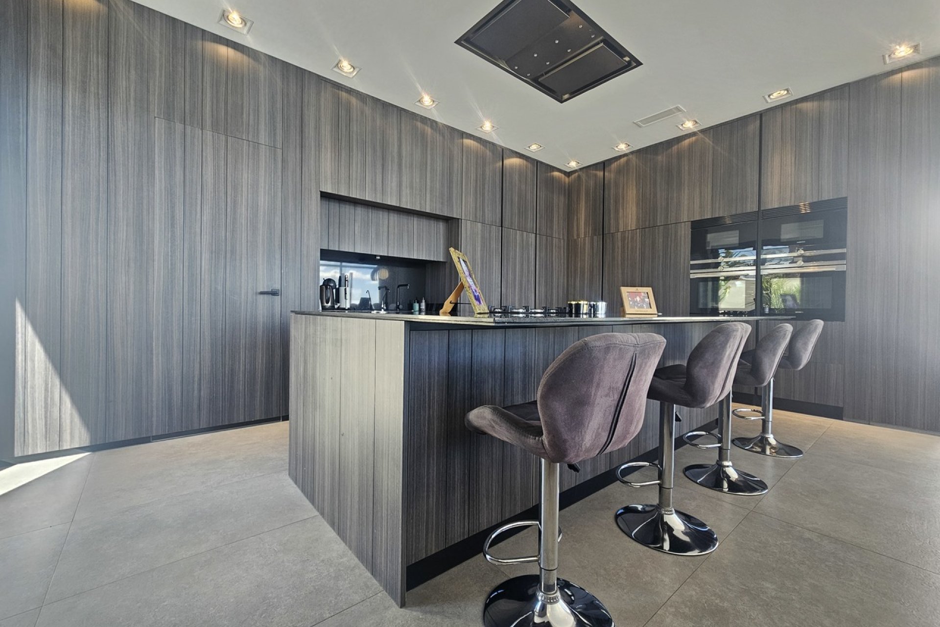 Exclusive seaside villa in Cabo Roig with panoramic views and a private pool