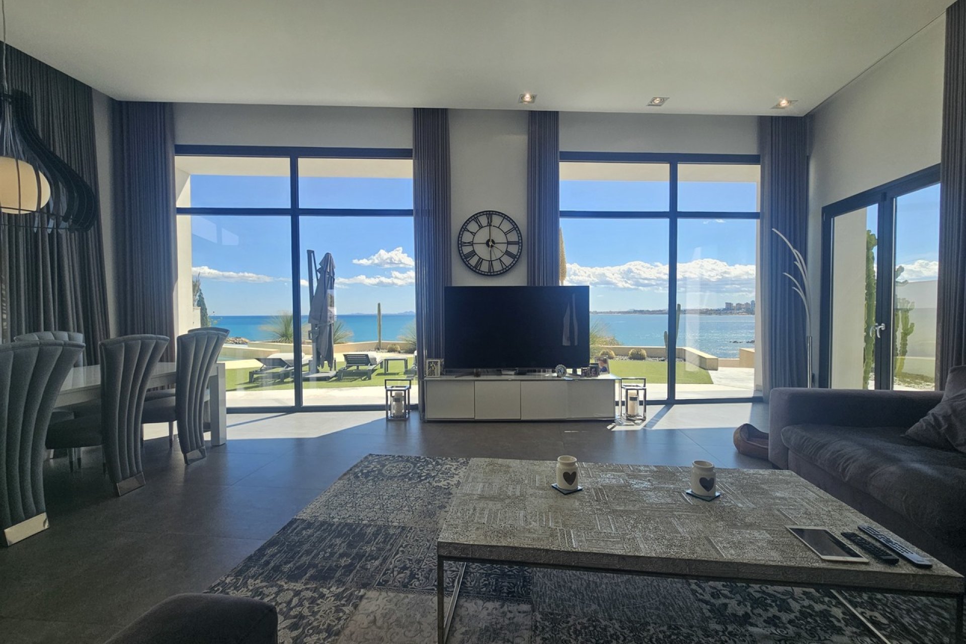 Exclusive seaside villa in Cabo Roig with panoramic views and a private pool