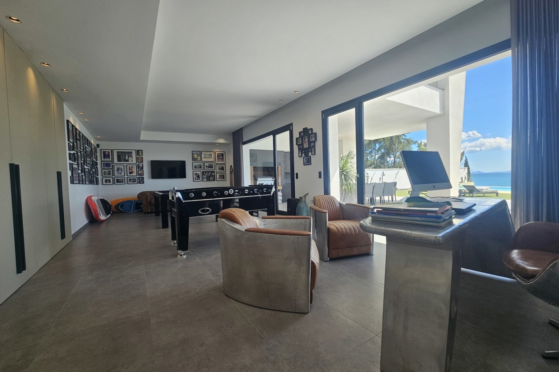 Exclusive seaside villa in Cabo Roig with panoramic views and a private pool