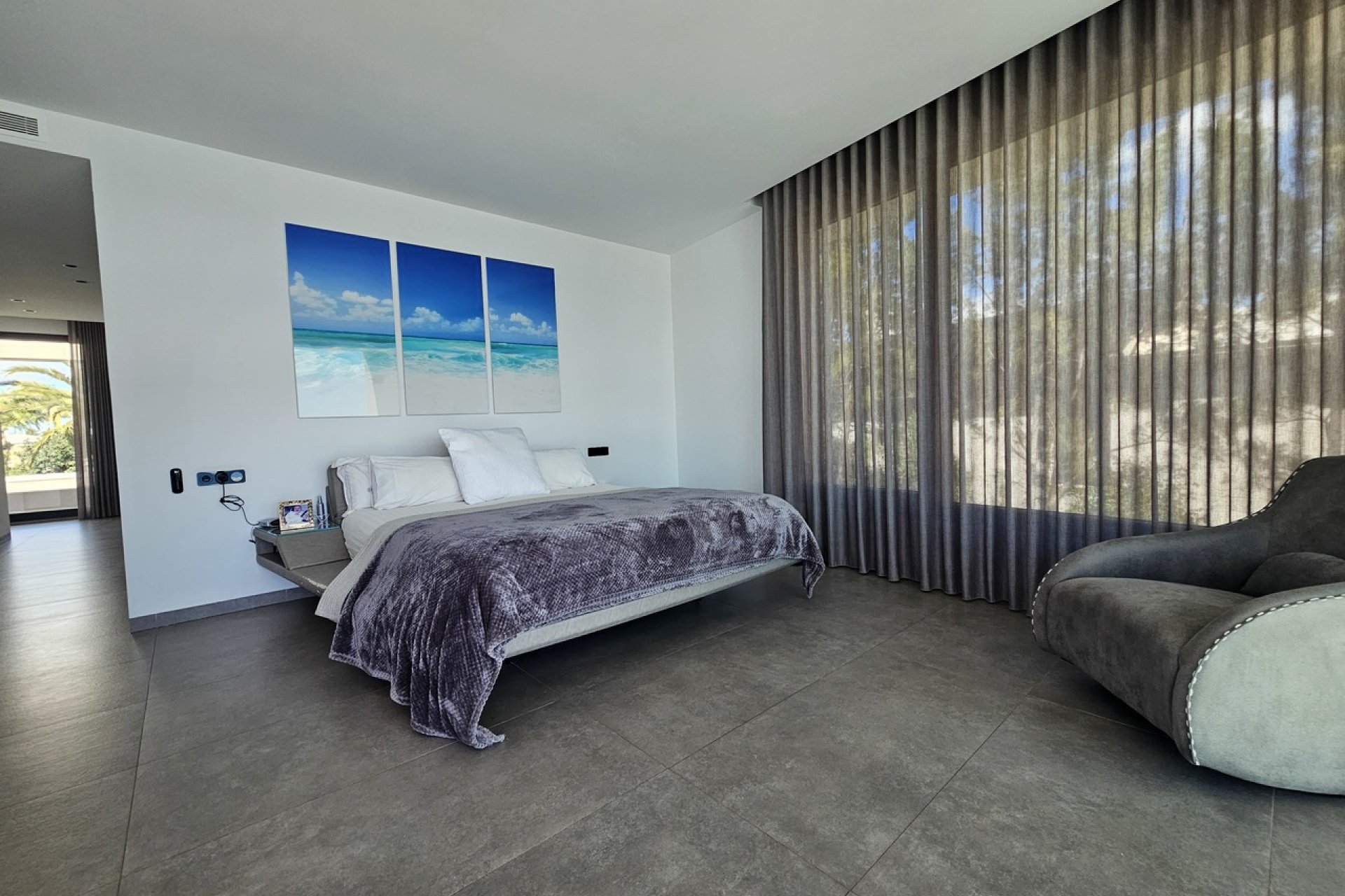 Exclusive seaside villa in Cabo Roig with panoramic views and a private pool