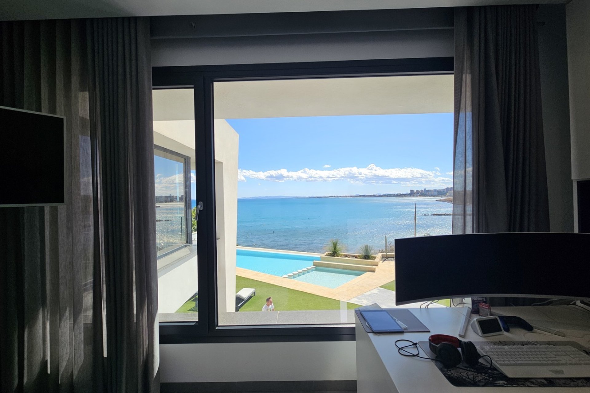 Exclusive seaside villa in Cabo Roig with panoramic views and a private pool