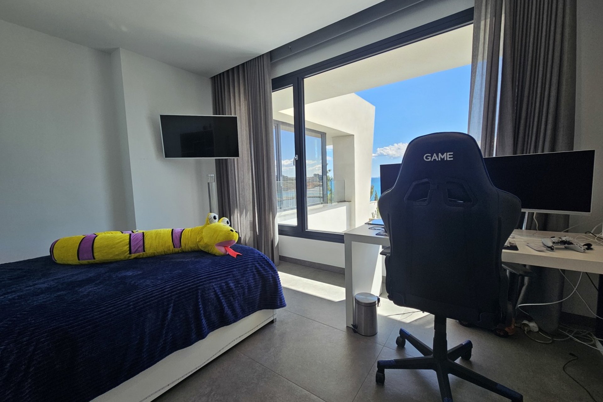 Exclusive seaside villa in Cabo Roig with panoramic views and a private pool