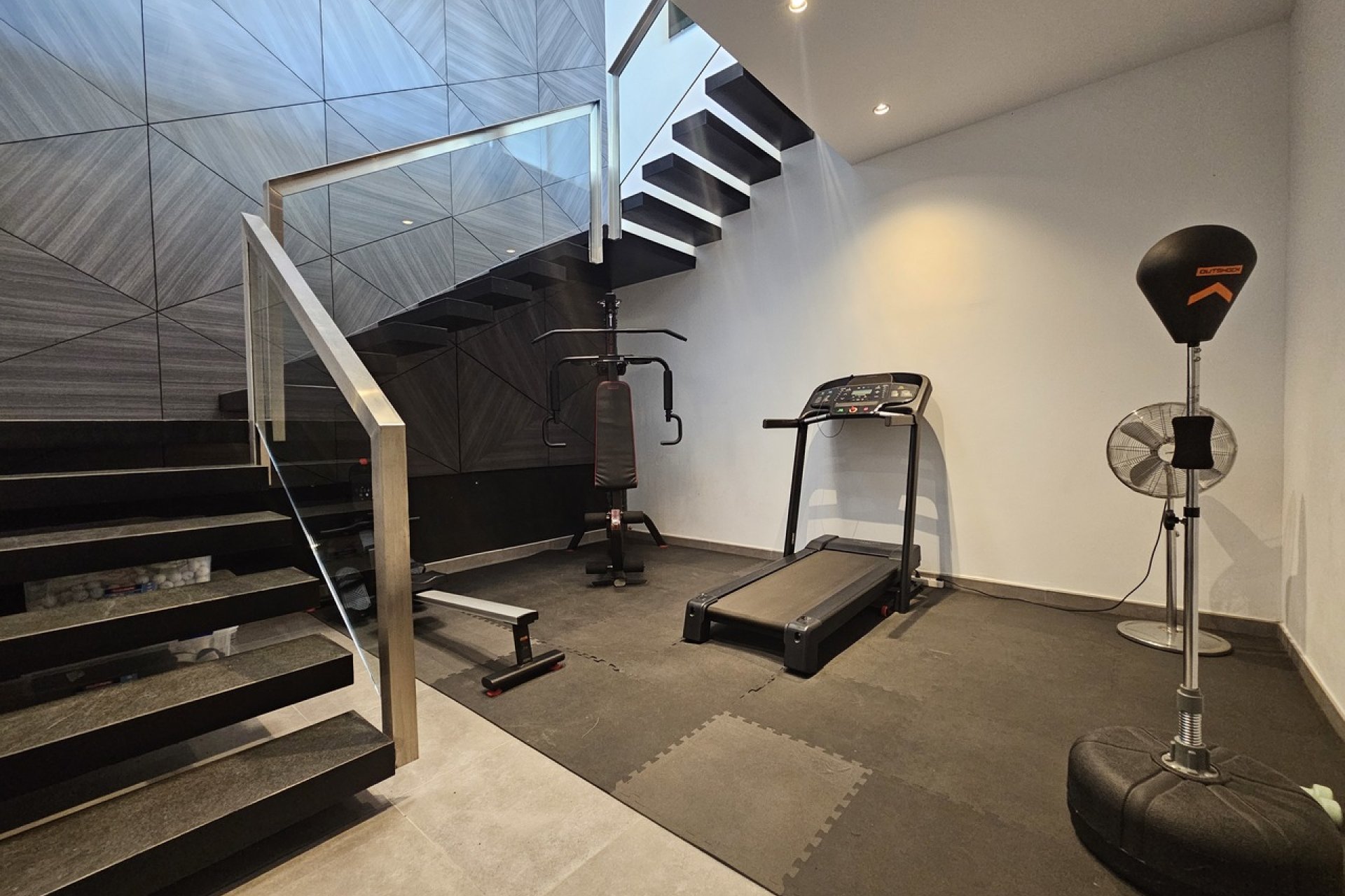 Exclusive seaside villa in Cabo Roig with panoramic views and a private pool