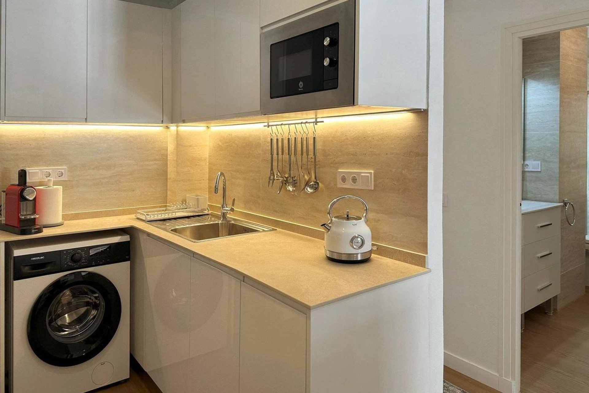 Exclusively renovated 3-bedroom apartment with ocean views in Torrevieja