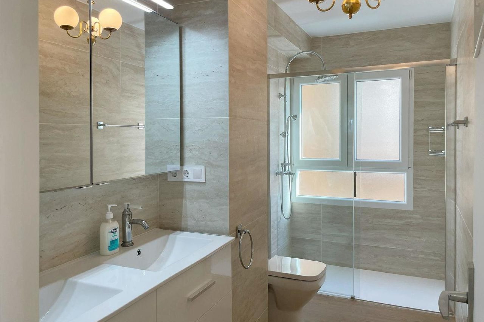 Exclusively renovated 3-bedroom apartment with ocean views in Torrevieja